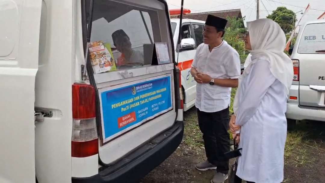 Pos pengawasan makanan di paar takjil (foto: Humas Pemkab Banyuwangi)