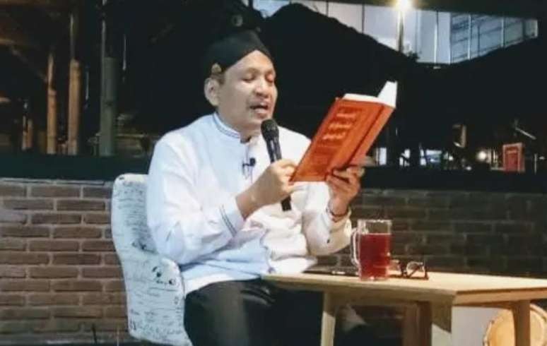 KH Ulil Abshar Abdalla, pengampu pengajian online kitab Ihya Ulumuddin. (Foto: kelas tsuroiya)