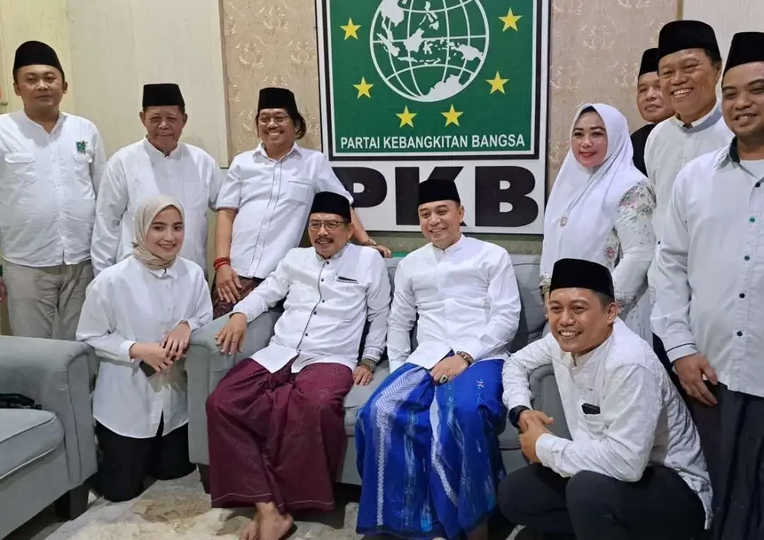Kunjungan Walikota Surabaya Eri Cahyadi ke kantor DPC PKB Surabaya, yang dianggap sebagai safari politiknya menjelang Pilkada 2024. (Foto: Pita Sari/Ngopibareng.id)
