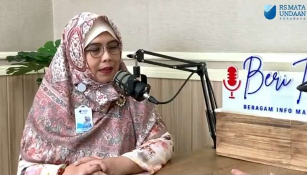 Dokter Kitriastuti, Sp.M saat menjelaskan tentang Low Vision dalam Podcast Beri Tanda RSMU. (Foto: Tangkapan Layar )