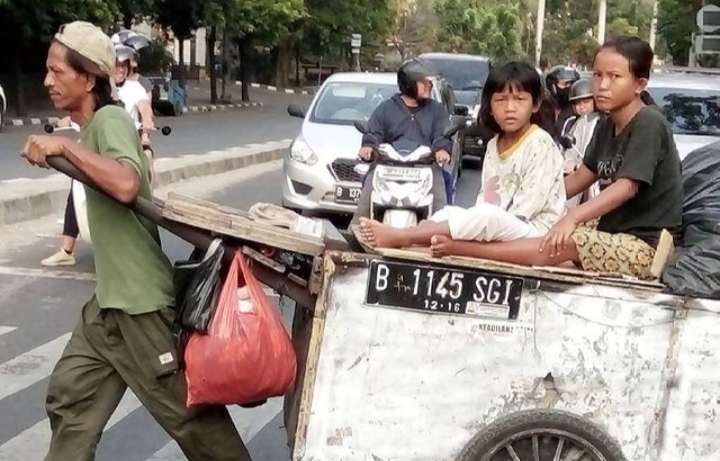 Manusia Gerobak, Pilihan Hadapi Kerasnya Hidup di Jakarta