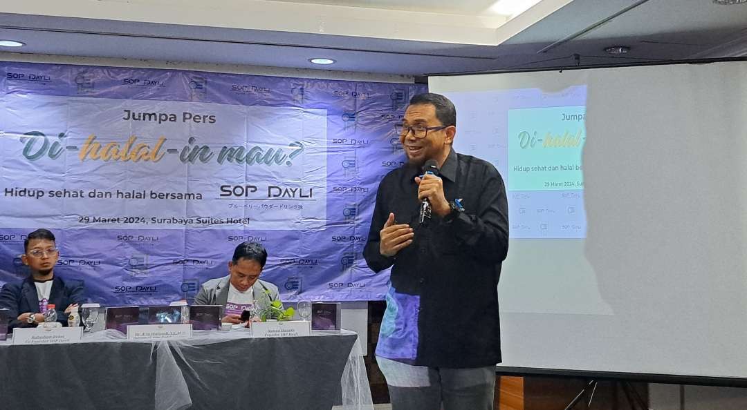 Dr. Aria Wahyudi, S.E.,M.M saat memaparkan masa depan potensi industri halal di Indonesia. (Foto: Pita Sari/Ngopibareng.id)