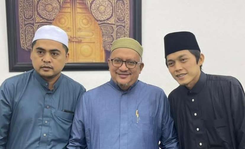 Gus Iqdam al-Blitari bersama Habib Zain bin Hasan Baharun, Pengasuh Pesantren Dalwa Bangil, Pasuruan. (Foto:dok/ngopibareng.id)