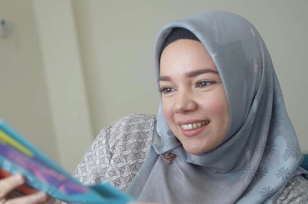 Aktris Dewi Sandra jadi sasaran hujatan netizen lantaran diduga sama dengan Sandra Dewi, terkait kasus dugaan korupsi timah yang menjerat sang suami, Harvey Moeis. (Foto: Instagram @dewisandra)