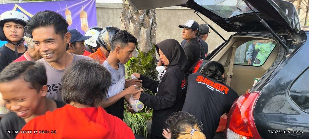 Tim Relawan Sahabat Indonesia Bersatu (SIBER) Kediri (Foto: Fendi Lesmana/ngopibareng.id)