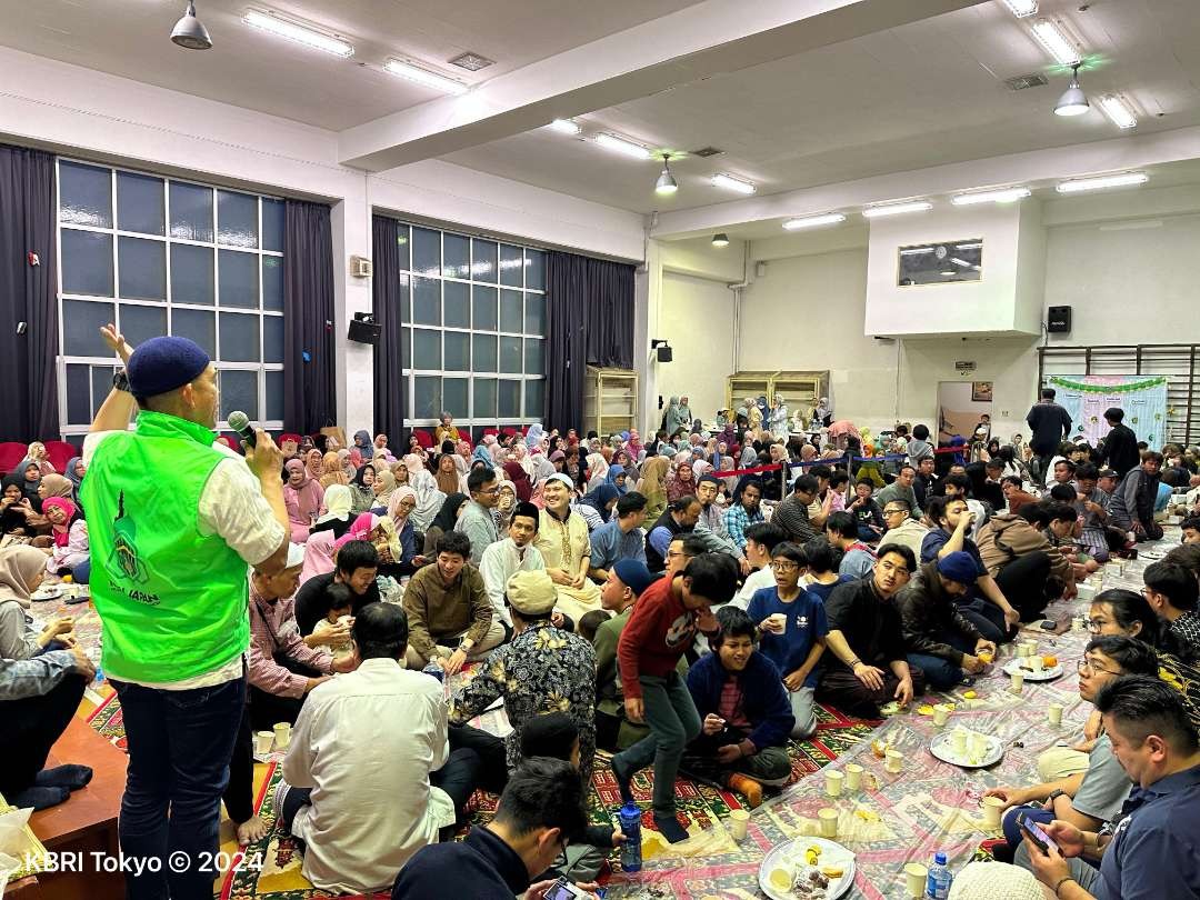 Antusiasme ditunjukkan oleh ratusan warga Jepang saat menghadiri Festival Budaya Islam Indonesia yang diselenggarakan di Balai Indonesia Tokyo. (Foto: Dok KBRI Tokyo)