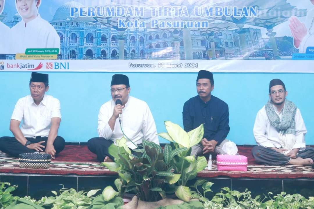 Walikota Pasuruan Saifullah Yusuf (Gus Ipul) menghadiri santunan dan pengajian ramadhan dalam rangka HUT  ke 42 Perumda Tirta Umbulan di Kantor PDAM Kota Pasuruan, Kamis, 28 Maret 2024. (Foto: Pemkot Pasuruan)