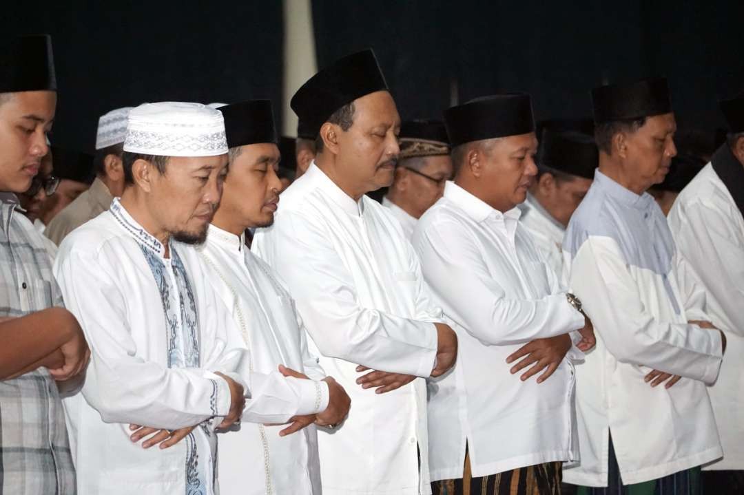 Walikota Pasuruan Saifullah Yusuf (Gus Ipul) gelar tarawih bersama untuk memperkuat silaturahmi. (Foto: Pemkot Pasuruan)