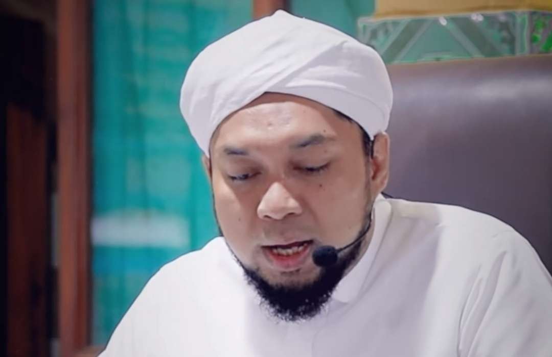 KH Achmad Azaim Ibrahim, Pengaduh Pesantren Salafiyah Syafi'iyah Sukorejo, Situbondo, Jawa Timur. (Foto:dok/ngopibareng.id)