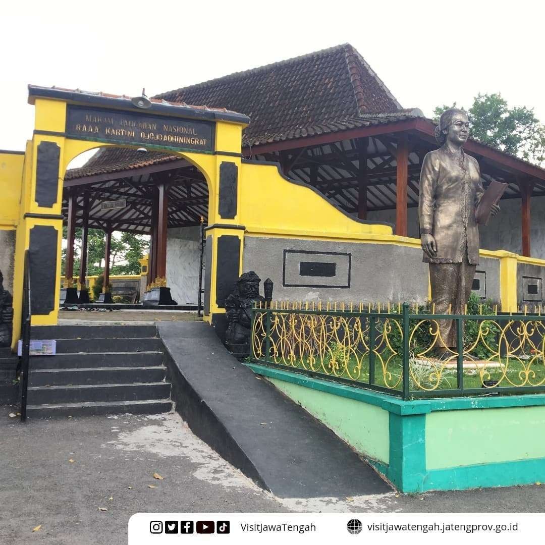 Makam RA Kartiini, di Desa Mantingan, Kecamatan Bulu, Kabupaten Rembang, jawa Tengah. (Foto: dok. jatengprov.go.id)