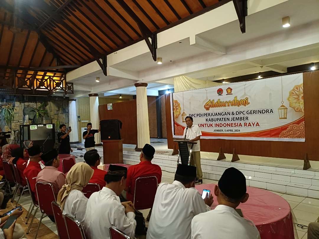 Ketua DPC Gerindra Jember Ahmad Halim saat menyampaikan sambutan dalam acara silaturahmi dengan PDIP Jember (Foto: Istimewa)