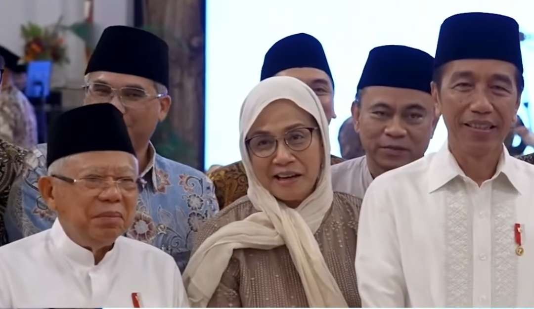 Presiden Jokowi (kanan) dan Wapres Ma'ruf Amin (kiri) beserta sejumlah pejabat melaksanakan salat Ied di Masjid Istiqlal Jakarta, Rabu 10 April 2024. (Foto: Instagram @jokowi)