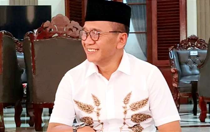 Pj Bupati Bondowoso Bambang Soekwanto open house Lebaran 2024 di Pendapa Raden Bagus Assra. (Foto: Guido Saphan/Ngopibareng.id)