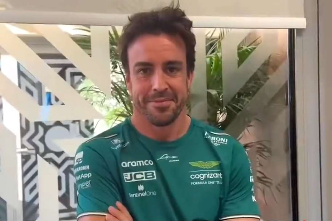 Fernando Alonso bertahan di Tim Aston Martin hingga 2026. (Foto: X Formula 1)