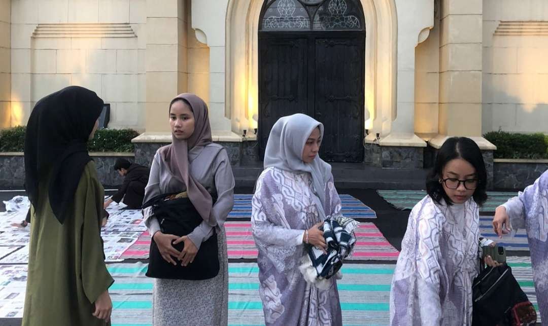Silaturahmi di antara kerabat saat Idul Fitri. (Foto:dok/ngopibareng.id)