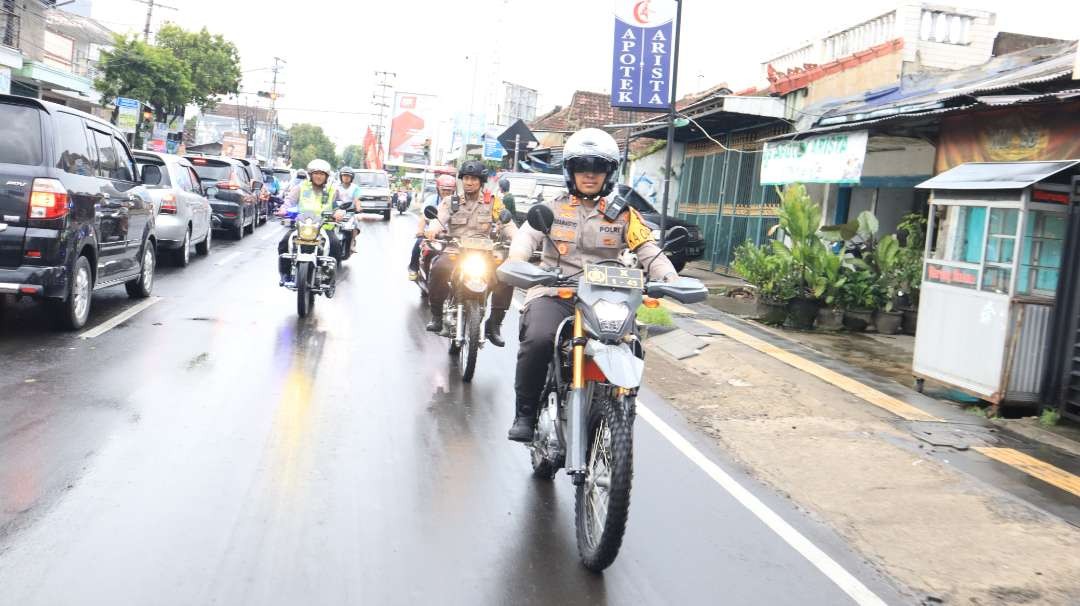Kapolres Kediri Kota AKBP Bramastyo Priaji Pimpin pemantauan arus balik di tiga titik lintasan pemudik. (Foto: Istimewa)