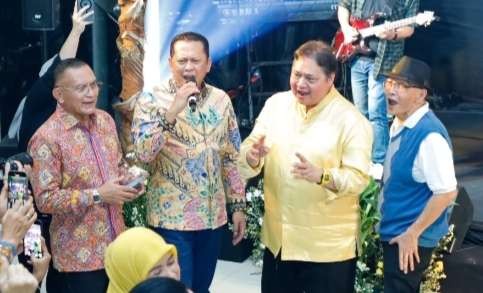 Ketua MPR RI Bambang Soesatyo bersama Ketua Umum DPP Partai Golkar Erlangga Hartarto ( Foto' Istimewa)