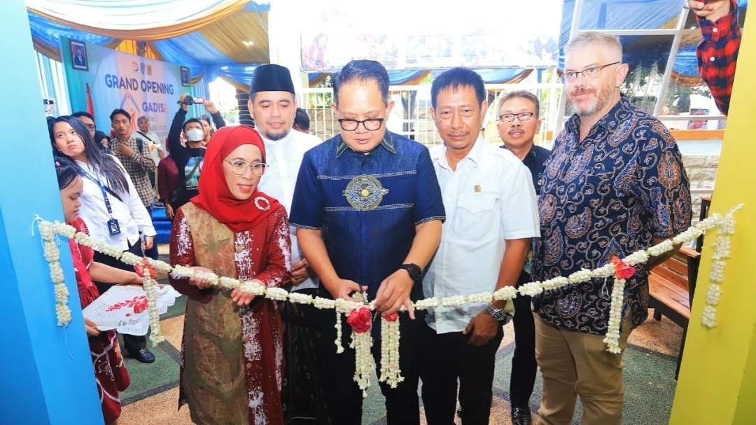 Pj Gubernur Jatim, Adhy Karyono saat meresmikan Galeri GADISKU di Surabaya, Senin 22 April 2024. (Foto: Istimewa)