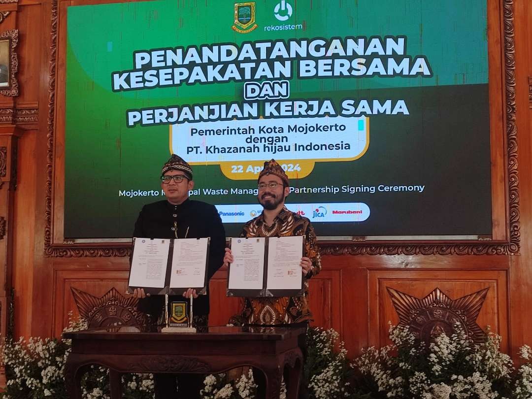 Penandatangananan Kesepakatan Bersama dan Perjanjian Kerja sama Pemkot Mojokerto dan PT Khazanah Hijau Indonesia.(Foto: Deni Lukmantara/Ngopibareng.id)