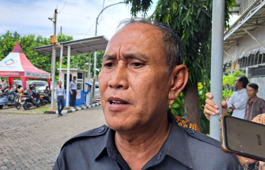 Kepala Dinas Pendidikan Kota Surabaya, Yusuf Masruh saat menggungkapkan antisipasi titip KK. (Foto: Pita Sari/Ngopibareng.id)