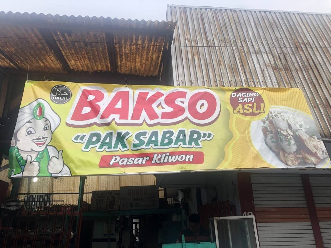 Warung bakso Pak Sabar diwarisi cucu, kuliner legendaris di Mojokerto, Jawa Timur. (Foto: Yashinta Dwi/Ngopibareng.id)