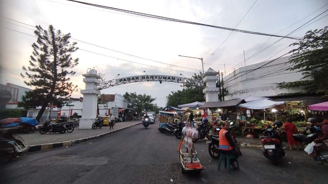 Pasar Banyuwangi akan direvitalisasi, digadang menjadi destinasi bersanding dengan wisata Asrama Inggrisan. (Foto: Muh Hujaini/Ngopibareng.id)