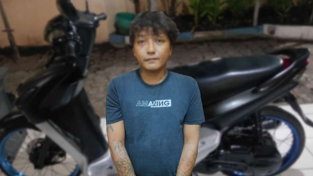 RB, 30 tahun, warga Cepu, Blora, Jateng ditangkap polisi atas sangkaan mencuri motor yang diparkir di halaman Alfamart Ketapang, Kota Probolinggo. (Foto: Humas Polres).
