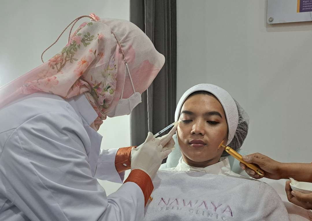 Treatment yang dilakukan Nawaya Clinic untuk menghemat waktu tapi memiliki banyak manfaat. (Foto: Pita Sari/Ngopibareng.id)