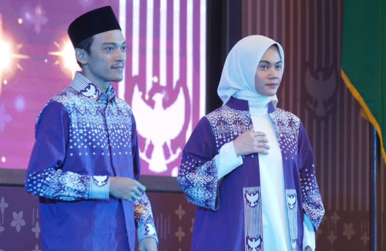 Kementerian Agama menggunakan batik bermotif Sekar Arum Sari bagi jemaah haji  Indonesia di tahun ini. Menggantikan seragam yang dipakai 12 tahun. (Foto: Kemenag)
