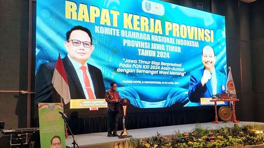 Pj Gubernur Jatim, Adhy Karyono saat memberi sambutan dalam pembukaan Rakerprov KONI Jatim di Surabaya, Senin 29 April 2024. (Foto: Fariz Yarbo/Ngopibareng.id)