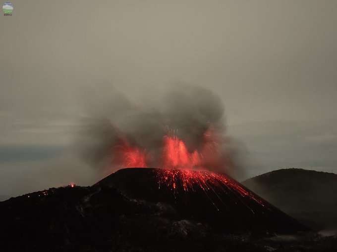 Gunung Ruang di Pulau Ruang, Kabupaten Kepulauan Sitaro, Sulawesi Utara, kembali erupsi pada Selasa, 30 April 2024 pagi. (Foto: dok. bmkg)