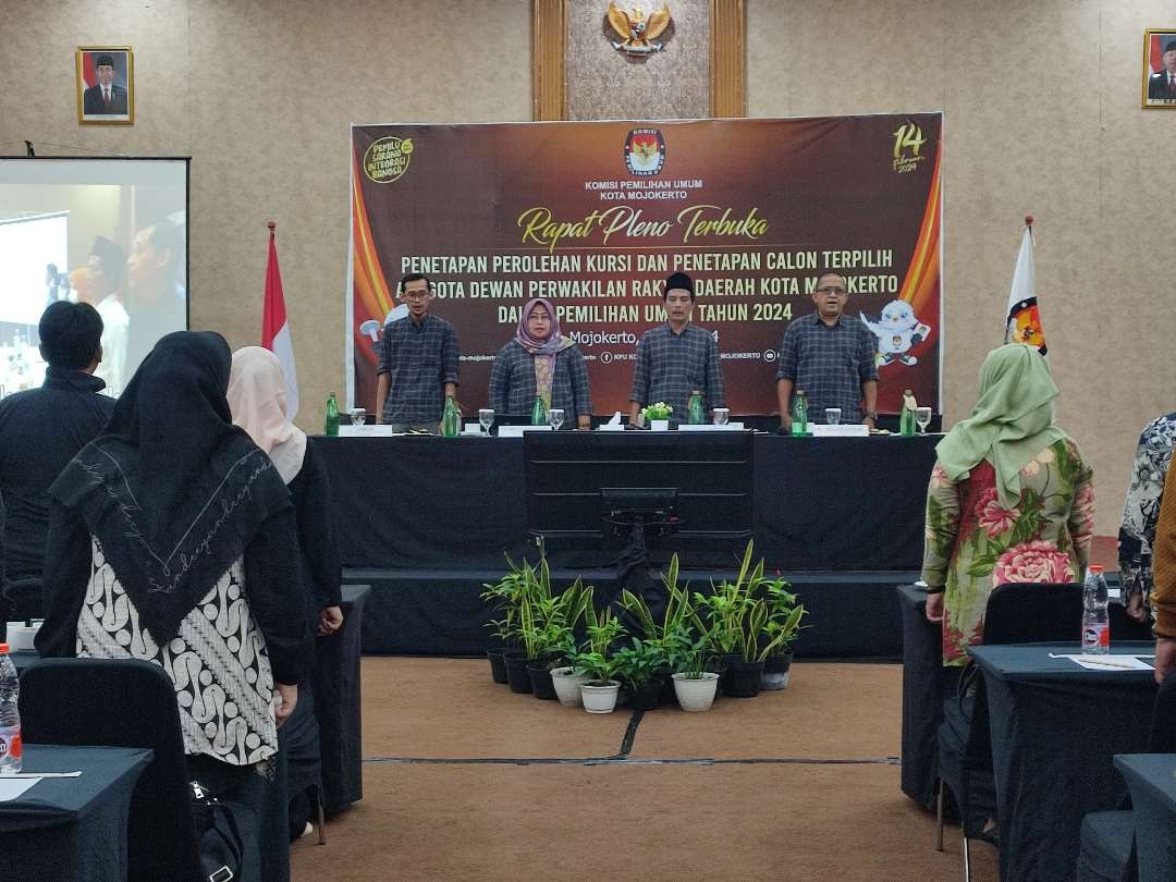 Rapat Pleno terbuka penetapan perolehan kursi dan calon terpilih anggota DPRD Kota Mojokerto, di Lynn Hotel Jalan Empunala, Kecamatan Magersari.(Foto Deni Lukmantara/Ngopibareng)