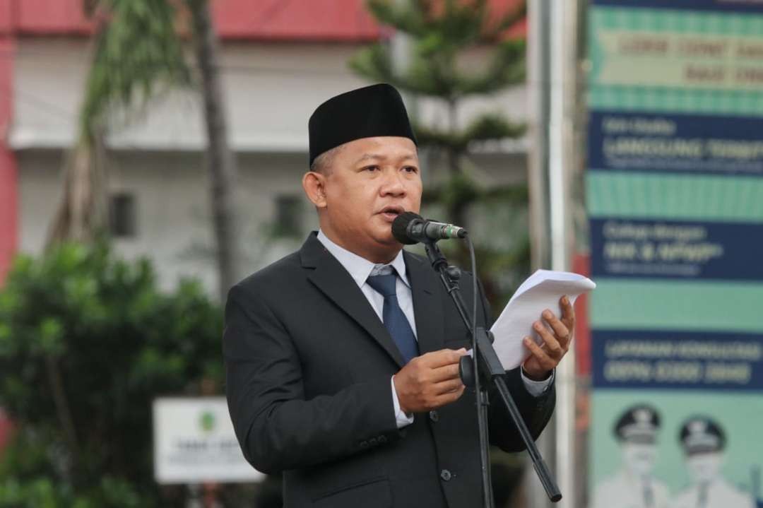 Sekretaris Daerah Kota Pasuruan, Rudiyanto saat memimpin upacara Hari Otonomi Daerah. (Foto: Pemkot Pasuruan)