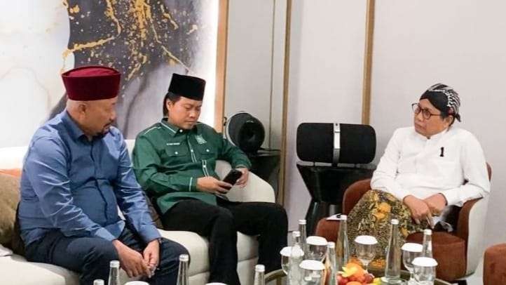 Pertemuan antara Sumail Abdullah dengan Ketua DPW PKB Jawa Timur Abdul Halim Iskandar (foto:istimewa)