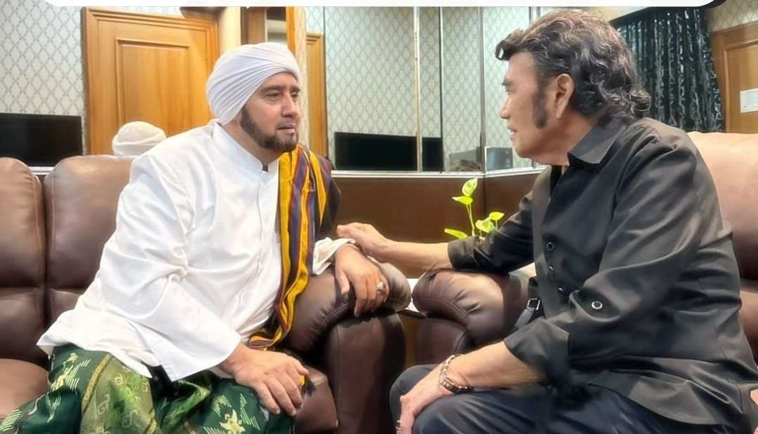Habib Syech bin Abdul Qodir Assegaf bersama Rhoma Irama, di Solo. (Foto:dok/ngopibareng.id)