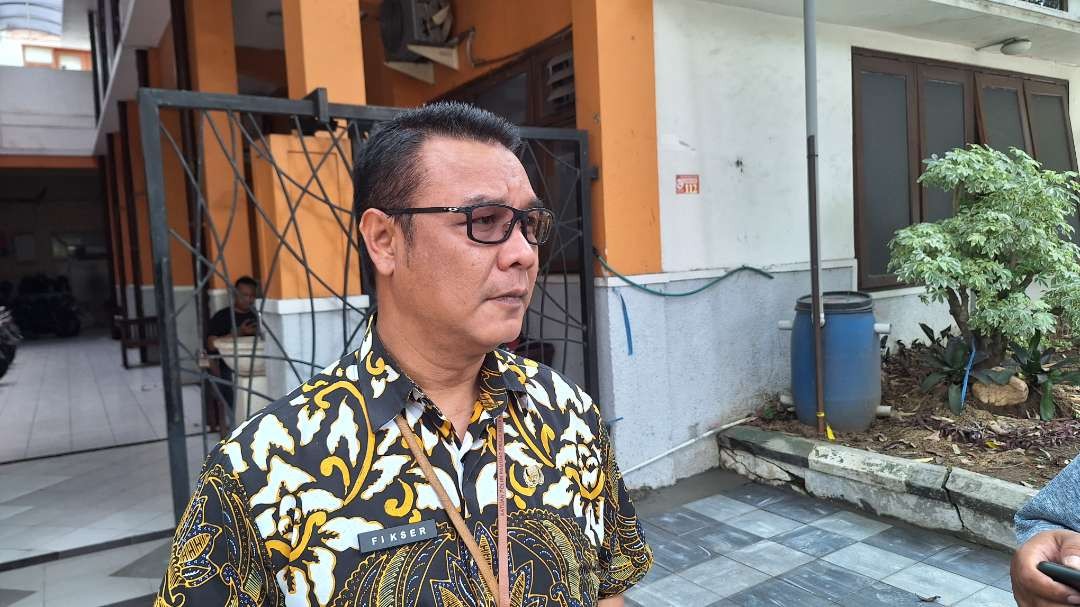 Kepala Satpol PP Kota Surabaya, M Fikser. (Foto: Julianus Palermo/Ngopibareng.id)