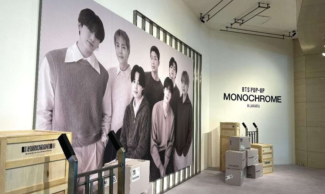 BTS Pop-up Monochrome di METRO Department Store Gandaria City Jakarta, 9 Mei hingga 22 Juni 2024. (Foto: Istimewa)