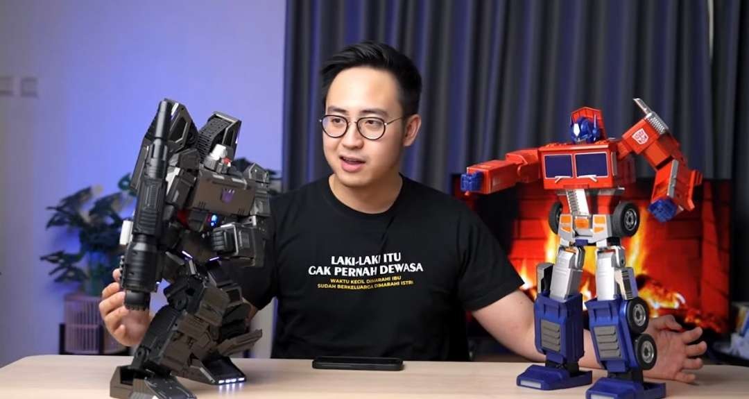 Konten kreator Medy Renaldy viral karena paket robot Megatron. (Foto: X Medy Renaldy)