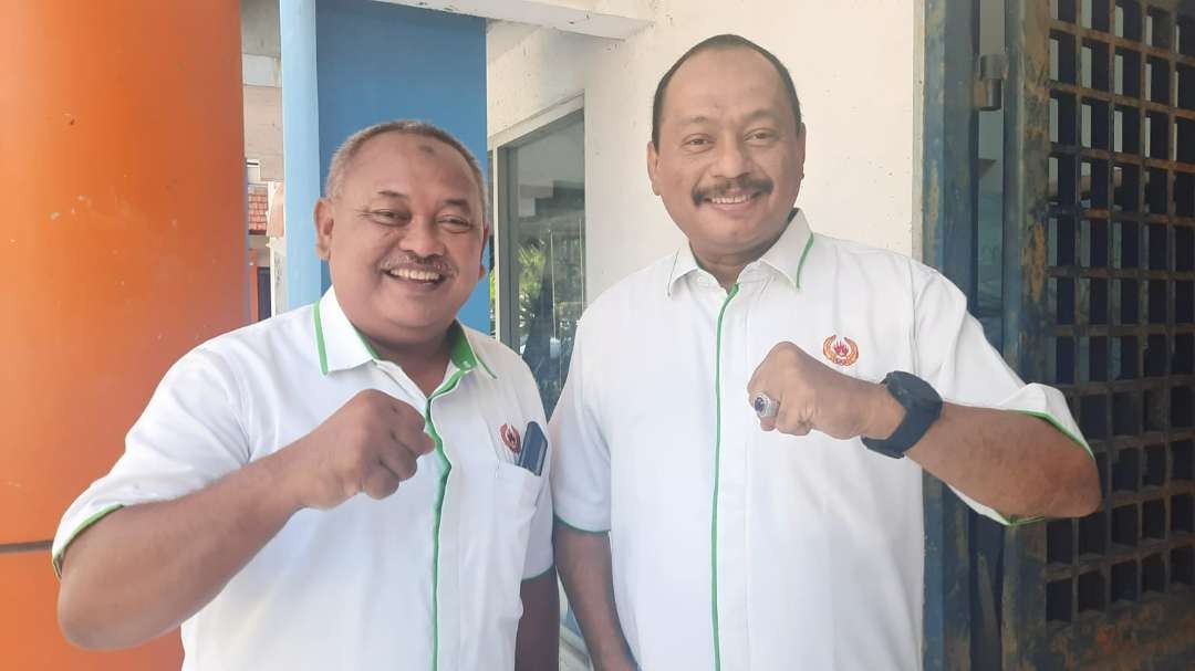 Ketua KONI Jatim M Nabil (kanan) dan pelatih selam Jatim Anshori (kiri). (Foto: Fahrizal Arnas/Ngopibareng.id)